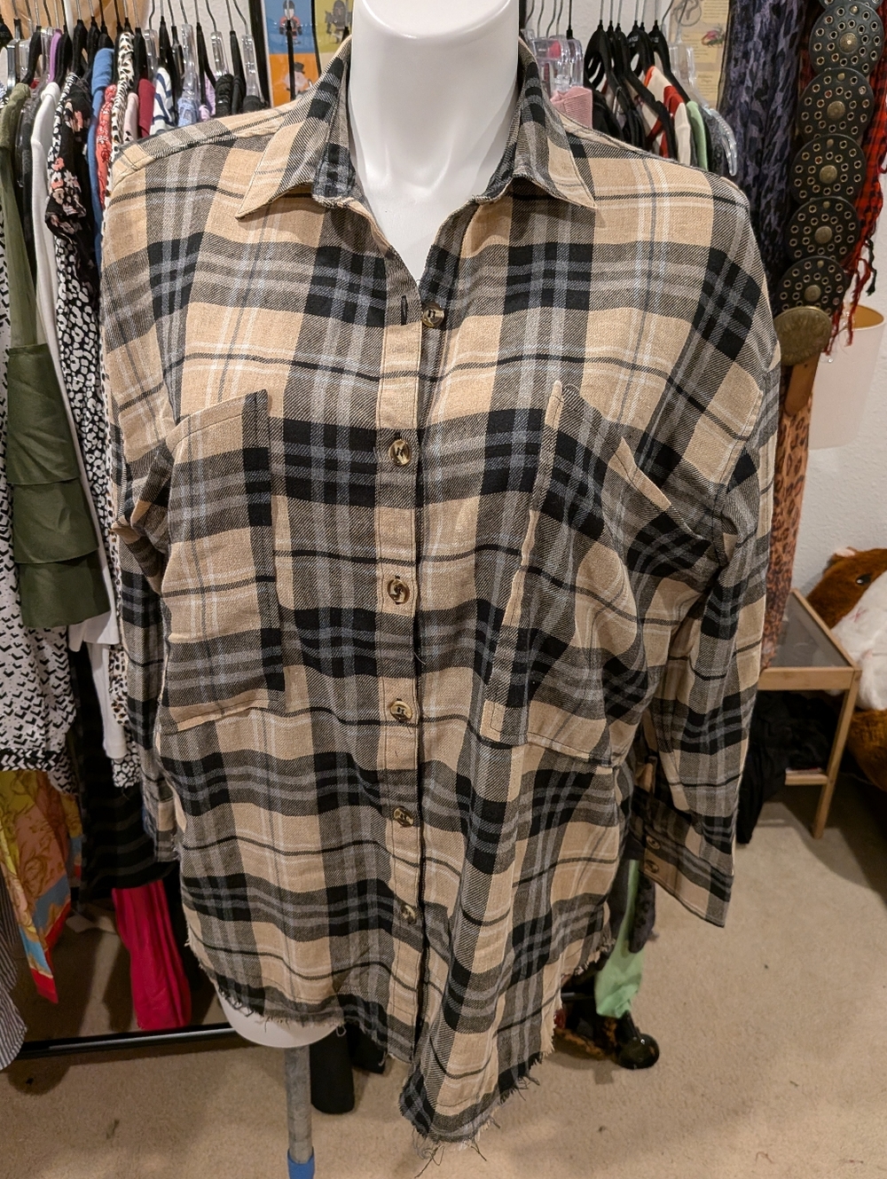 easel Plaid Button-Front Blouse in Beige and Black - M